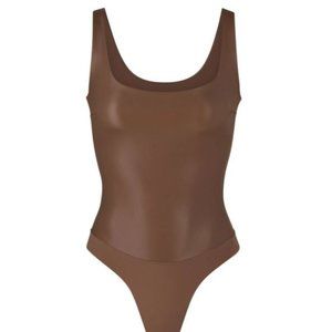 FAUX LEATHER SCOOP BODYSUIT SKIMS - L